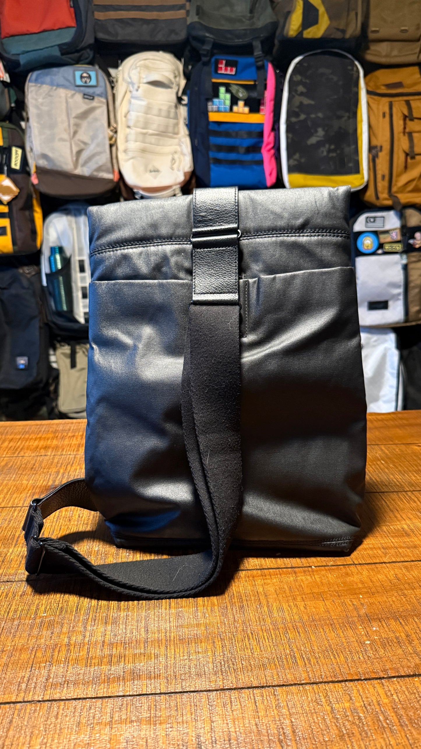 InCase Pathway Field Bag - Laptop/Tablet Sling