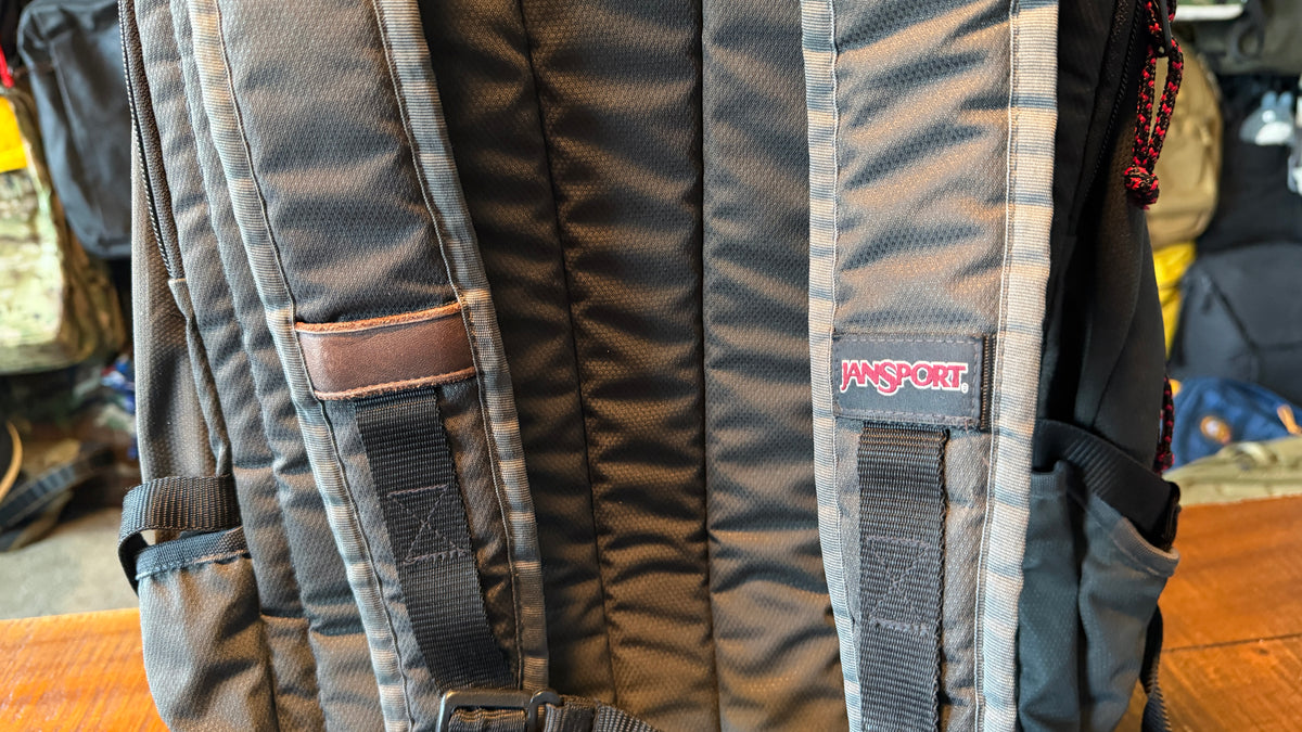 Vintage Jansport Backpack - Unsure of Model