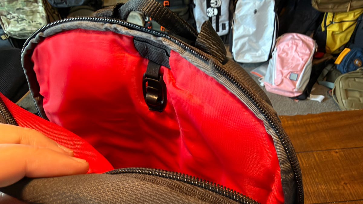 Vintage Jansport Backpack - Unsure of Model