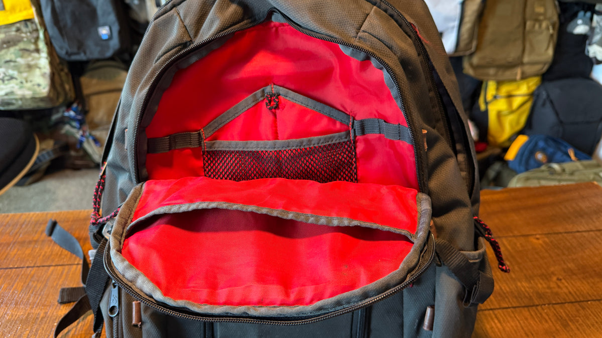 Vintage Jansport Backpack - Unsure of Model